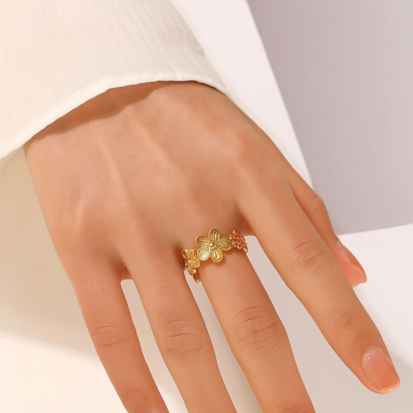Golden Flower Bunch Ring – Delicate Bloom for Everyday Elegance